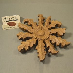 Eguzkilore tallado en Madera de Roble (Mediano)