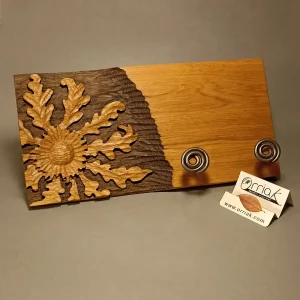 Perchero  Eguzkilore tallado en Madera de Roble