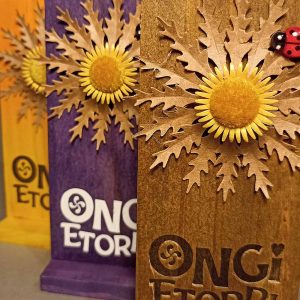 Alternative view of Tablita con Eguzkilore de Papel